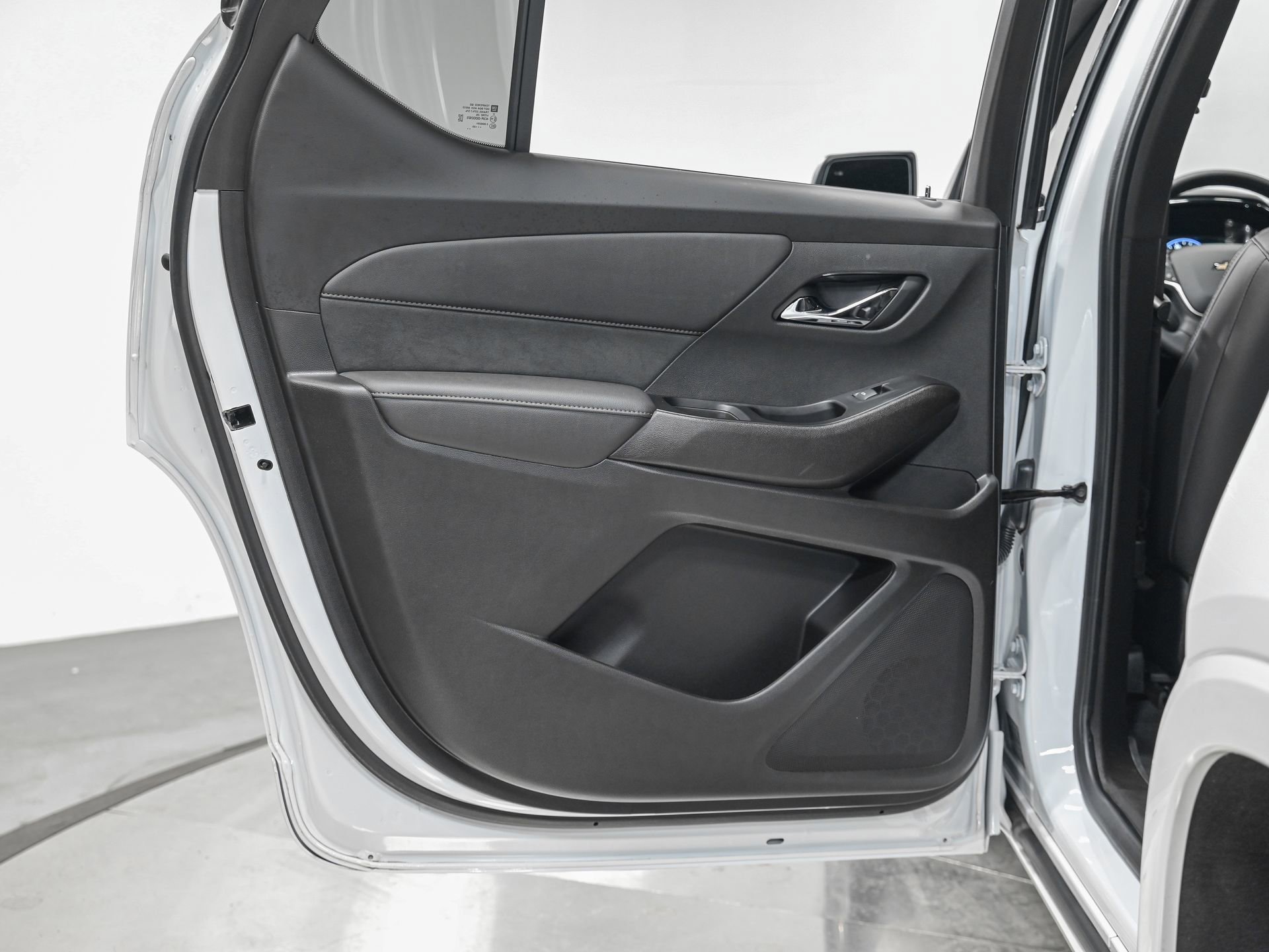 Used 2023 Chevrolet Traverse High Country w/ LPO, Floor Liner Package FWD image 26
