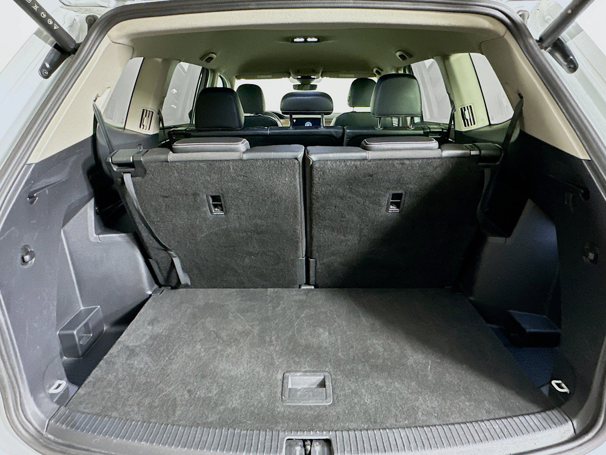 Used 2025 Volkswagen Atlas SE image 31