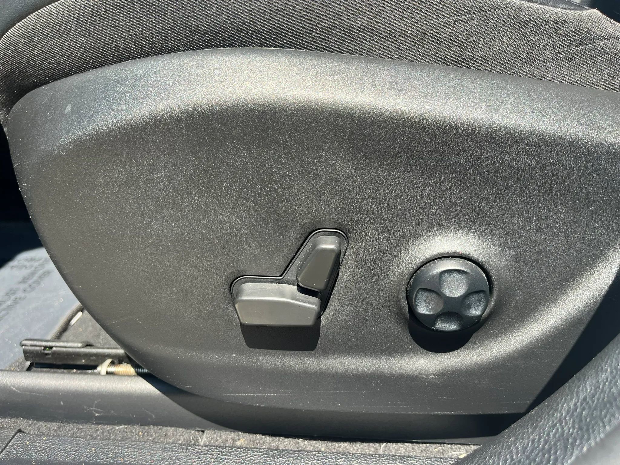 Used 2021 Jeep Cherokee Limited image 18