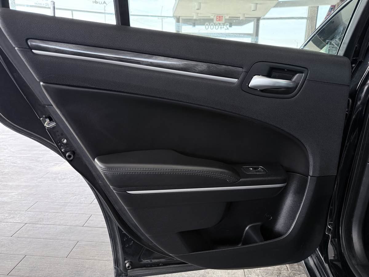 Used 2019 Chrysler 300 Touring L w/ Quick Order Package 22F image 34