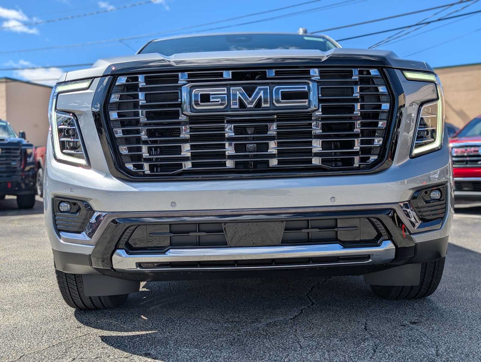 New 2026 GMC Yukon Denali Ultimate w/ LPO, Floor Liner Package AWD/4WD image 2