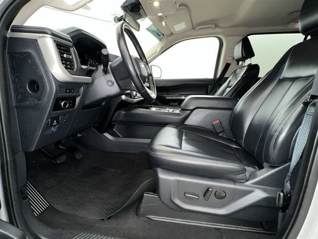 Used 2023 Ford Expedition XLT image 14