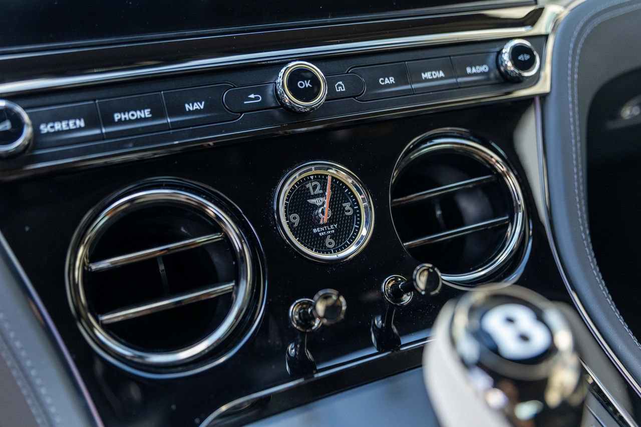 Certified 2025 Bentley Continental GTC AWD/4WD image 32