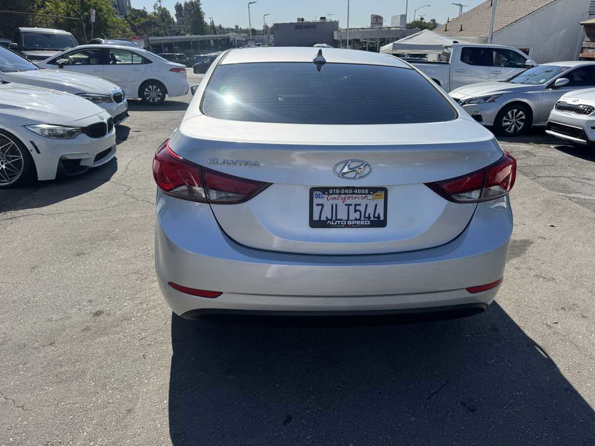 Used 2015 Hyundai Elantra SE w/ Option Group 02 FWD image 5