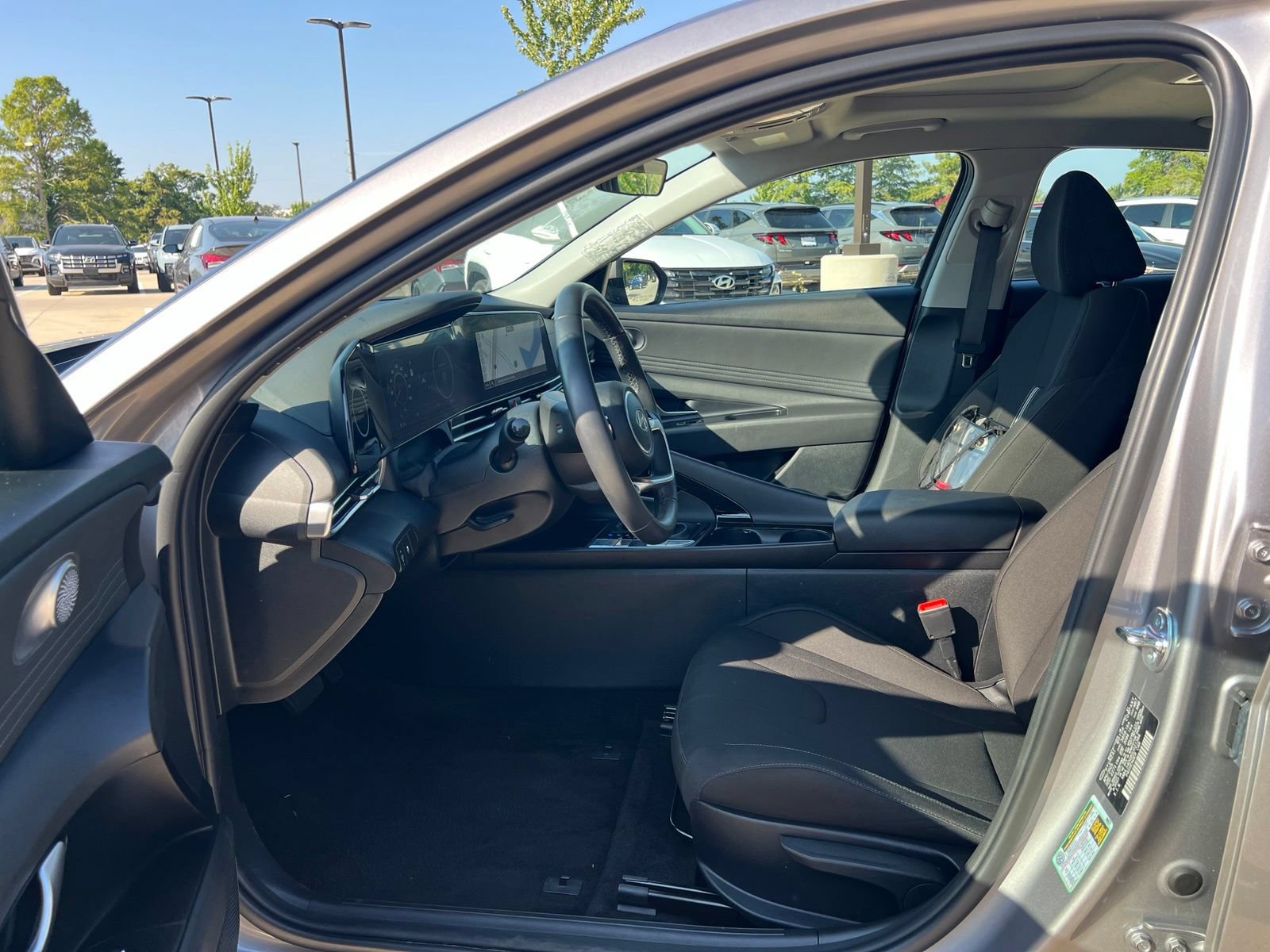Used 2025 Hyundai Elantra SEL FWD image 23