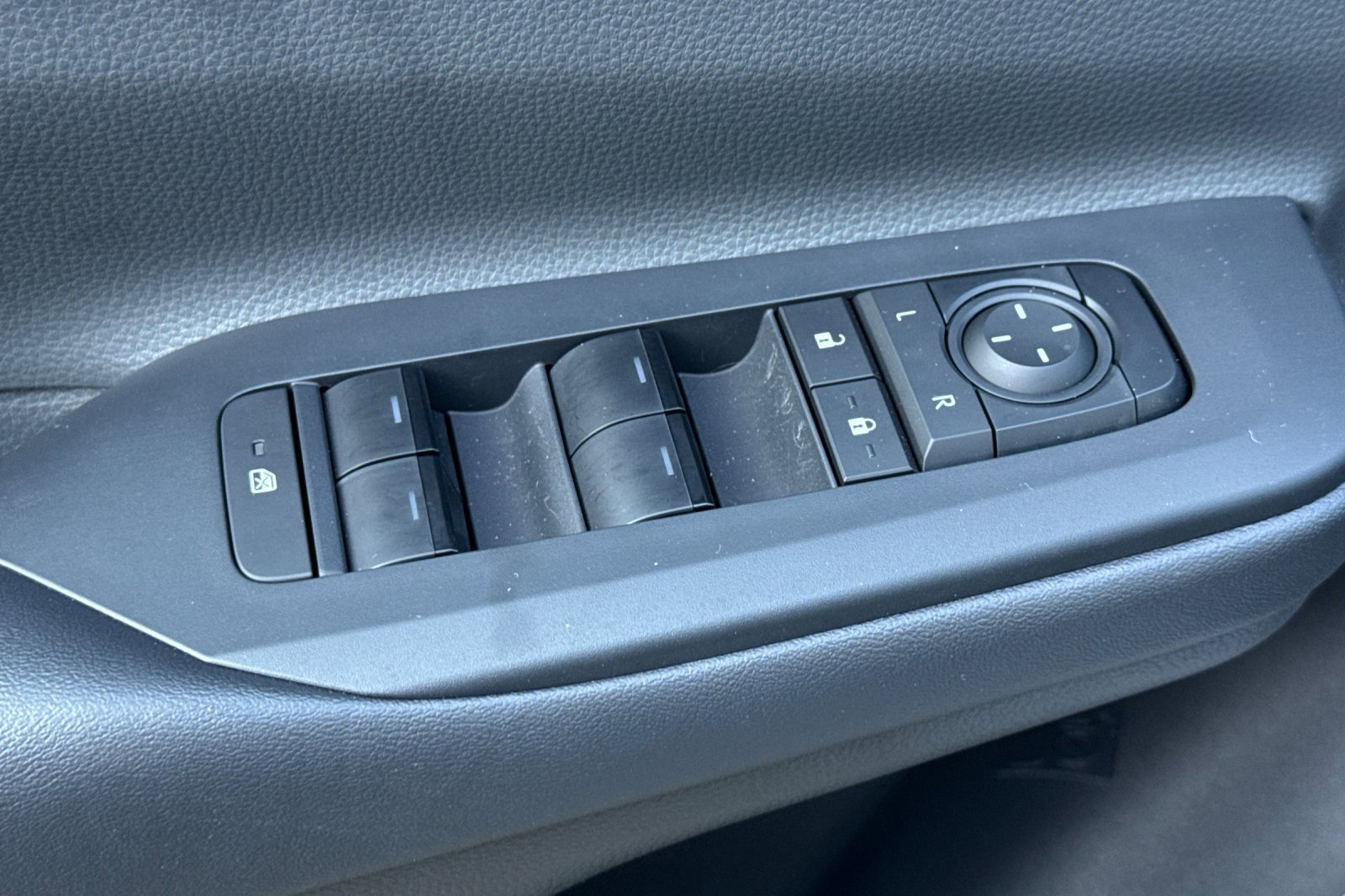 Certified 2025 Toyota Prius LE image 18