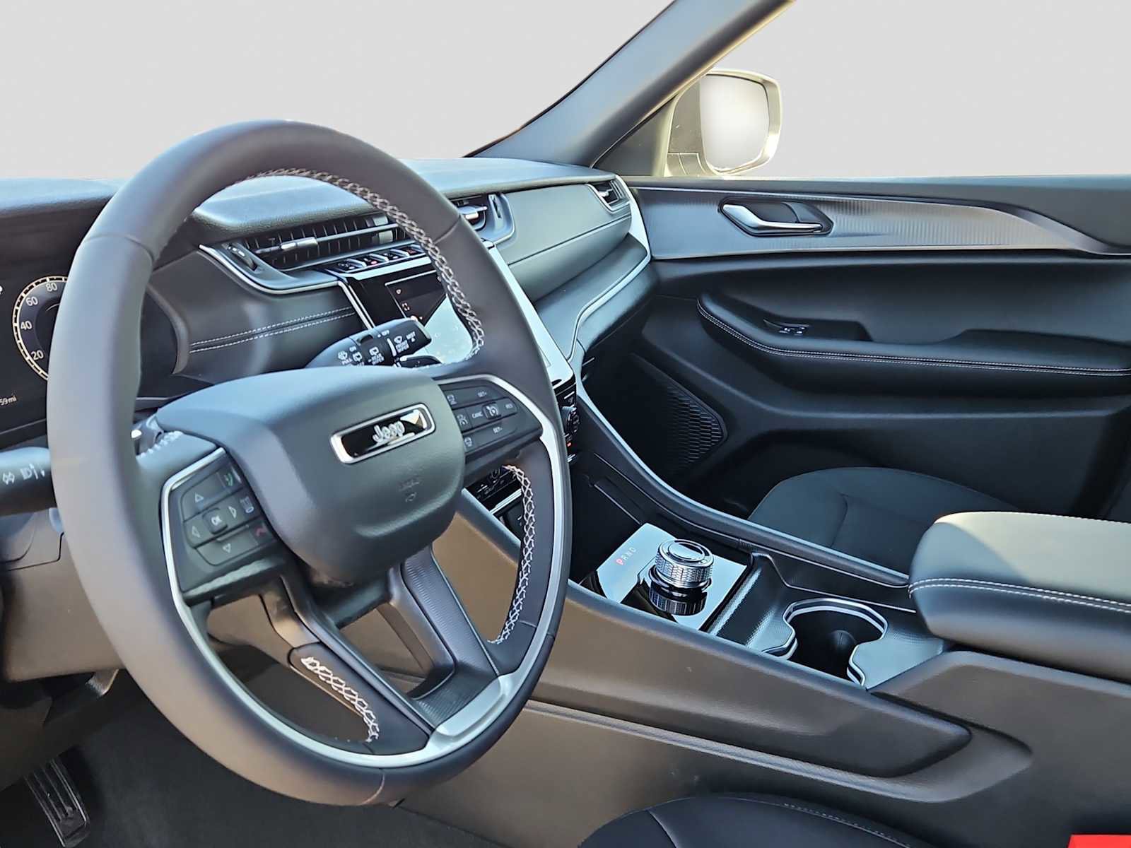 Used 2025 Jeep Grand Cherokee Laredo X image 10