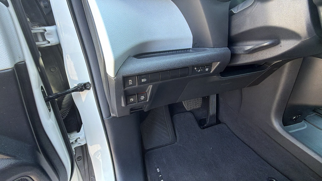 Used 2025 Toyota Sienna LE FWD image 28