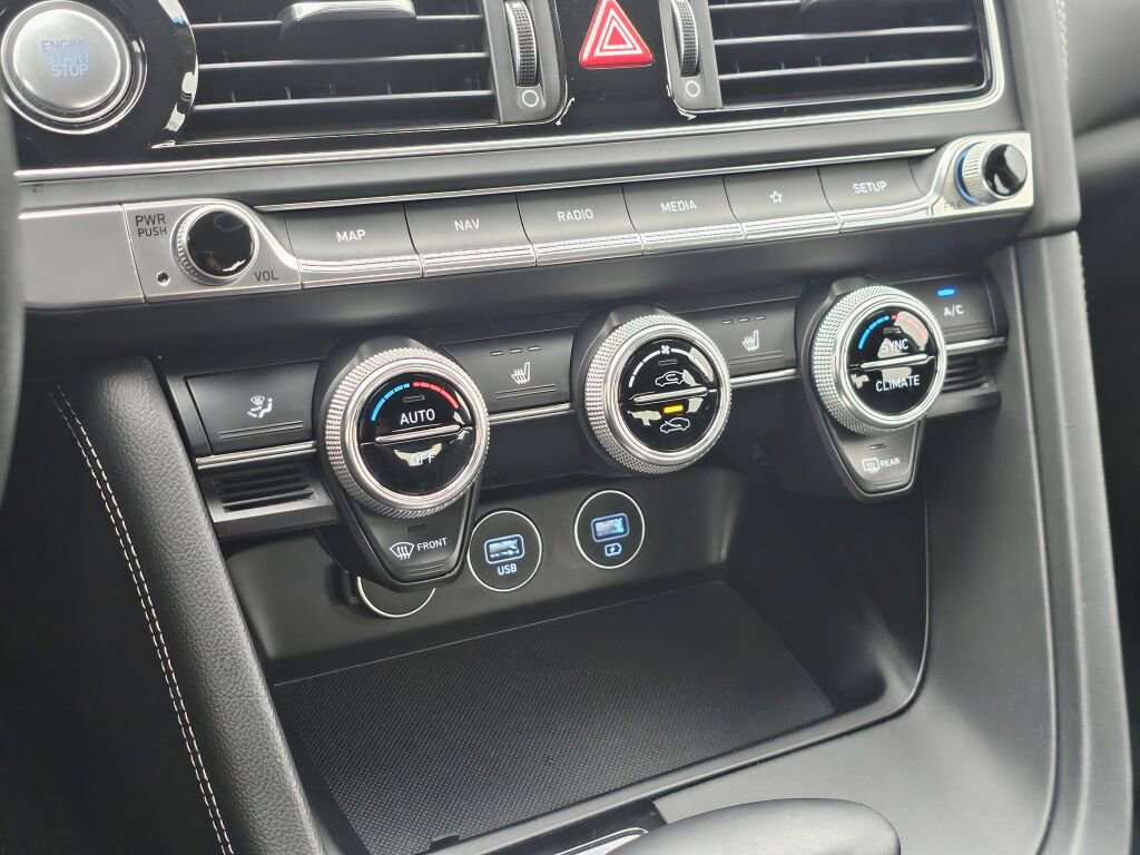 Used 2023 Genesis G70 2.0T image 34