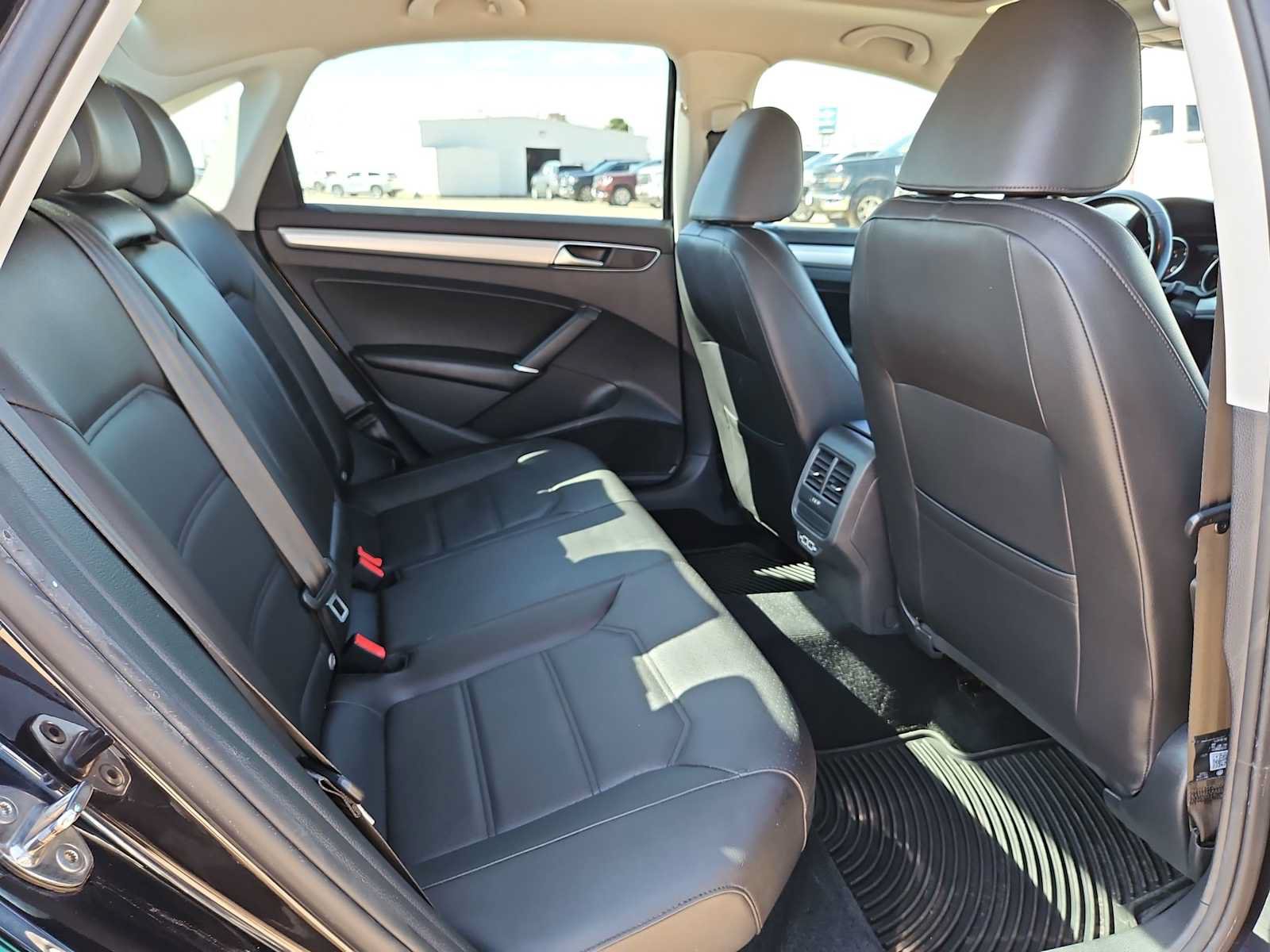 Used 2019 Volkswagen Passat 2.0T Wolfsburg FWD image 17