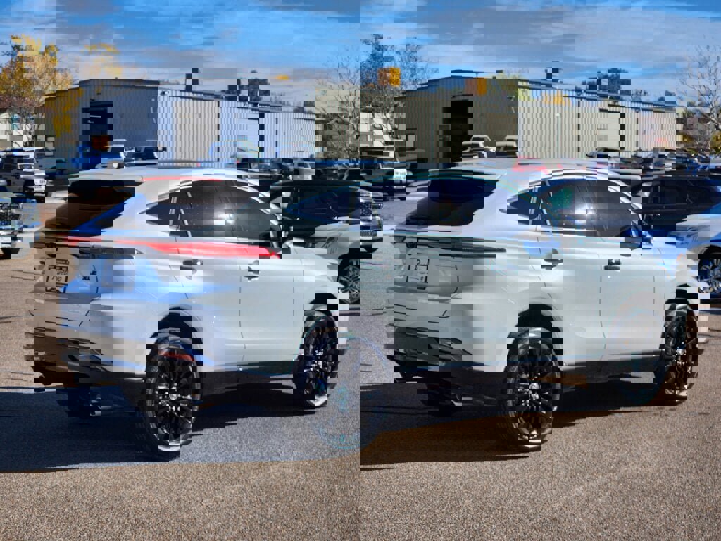 Used 2024 Toyota Venza Nightshade image 3