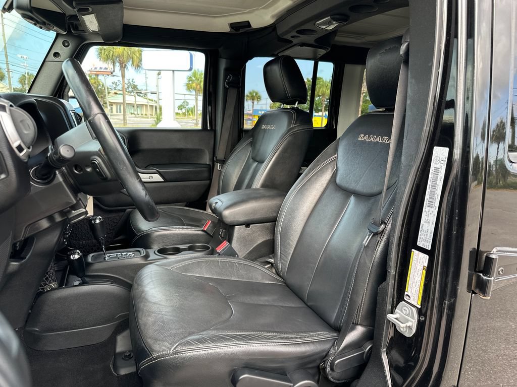 Used 2017 Jeep Wrangler Unlimited Sahara w/ Connectivity Group AWD/4WD image 11