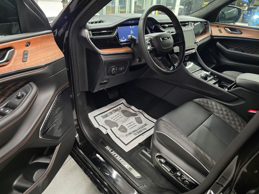 New 2026 Jeep Grand Cherokee Summit w/ Obsidian Package AWD/4WD image 16