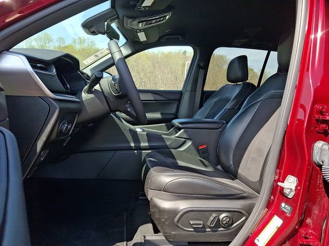 Used 2025 Jeep Grand Cherokee Altitude AWD/4WD image 13