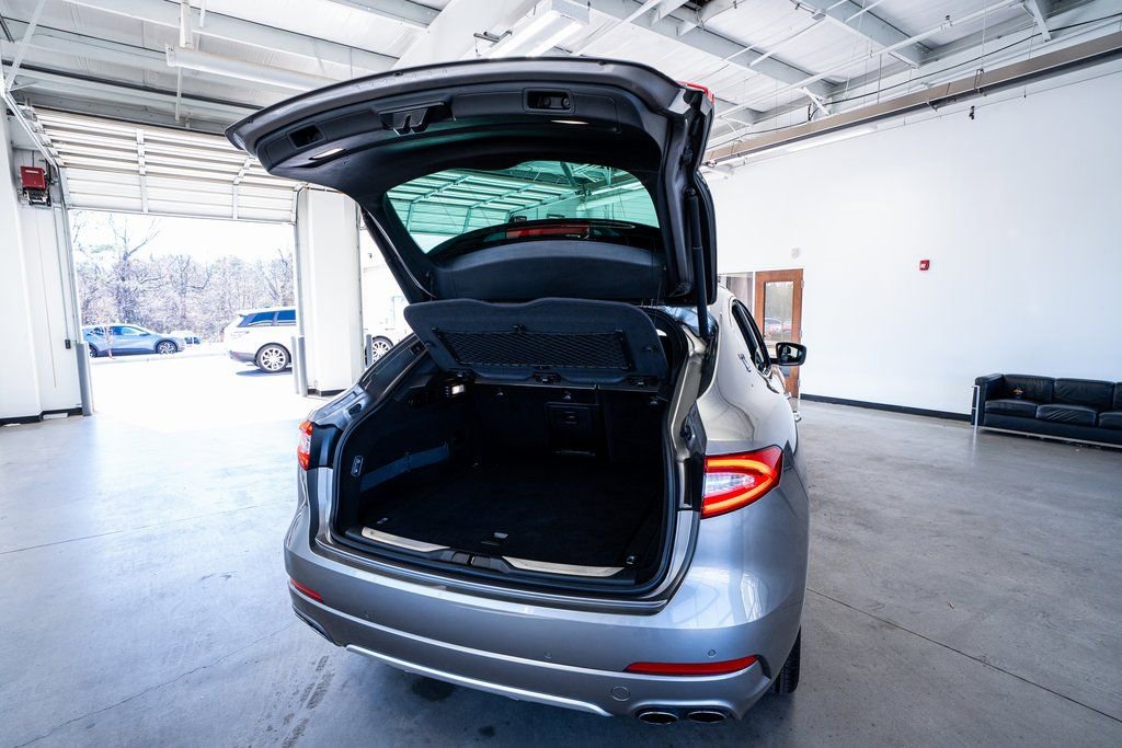 Used 2017 Maserati Levante w/ Luxury Package image 61