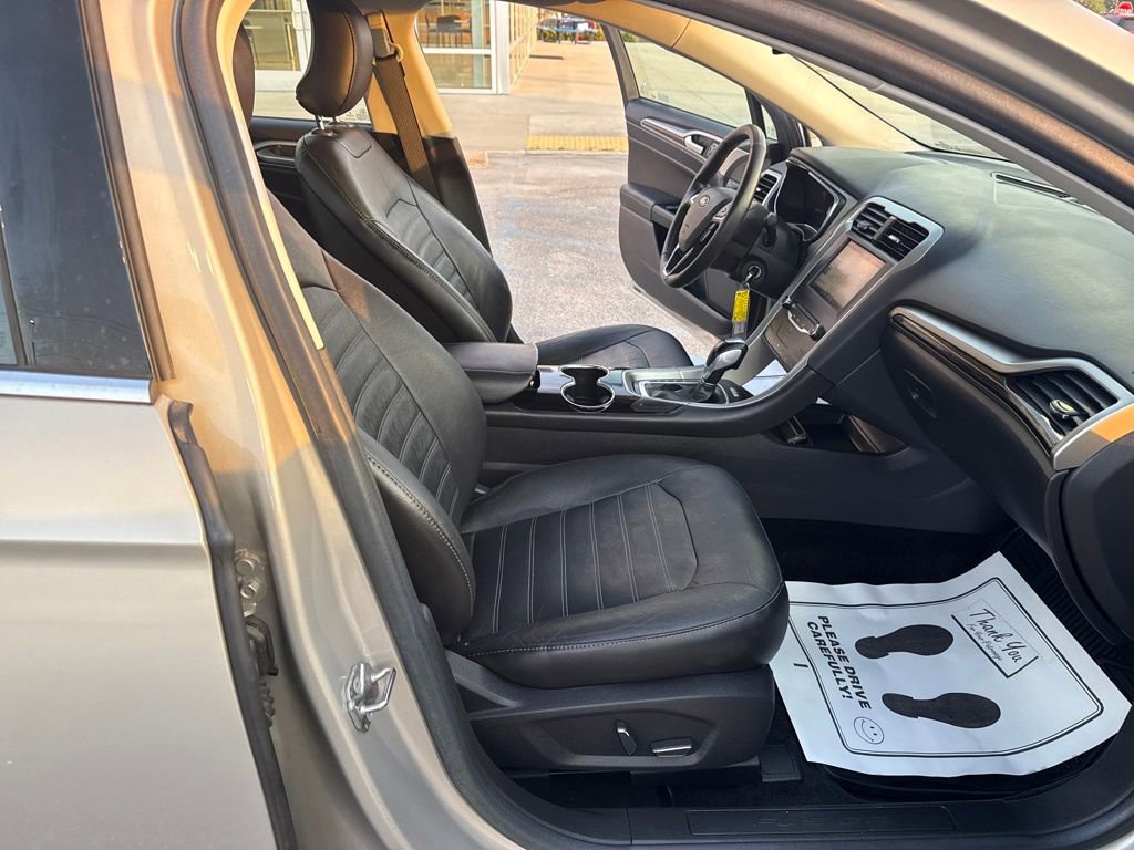 Used 2015 Ford Fusion SE w/ Equipment Group 202A image 29
