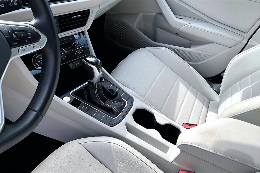 Certified 2023 Volkswagen Jetta SE w/ Panoramic Sunroof Package image 22