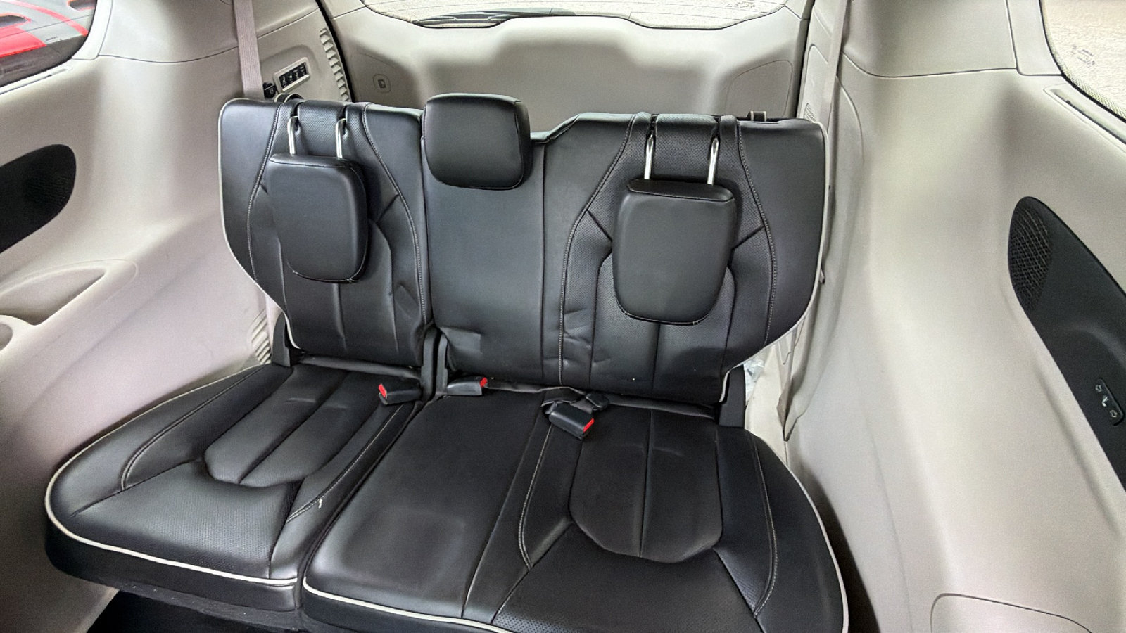 Used 2022 Chrysler Pacifica Limited FWD image 24