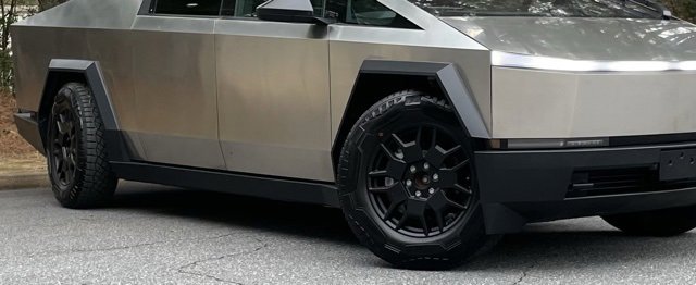 Used 2024 Tesla Cybertruck AWD Crew Cab image 11