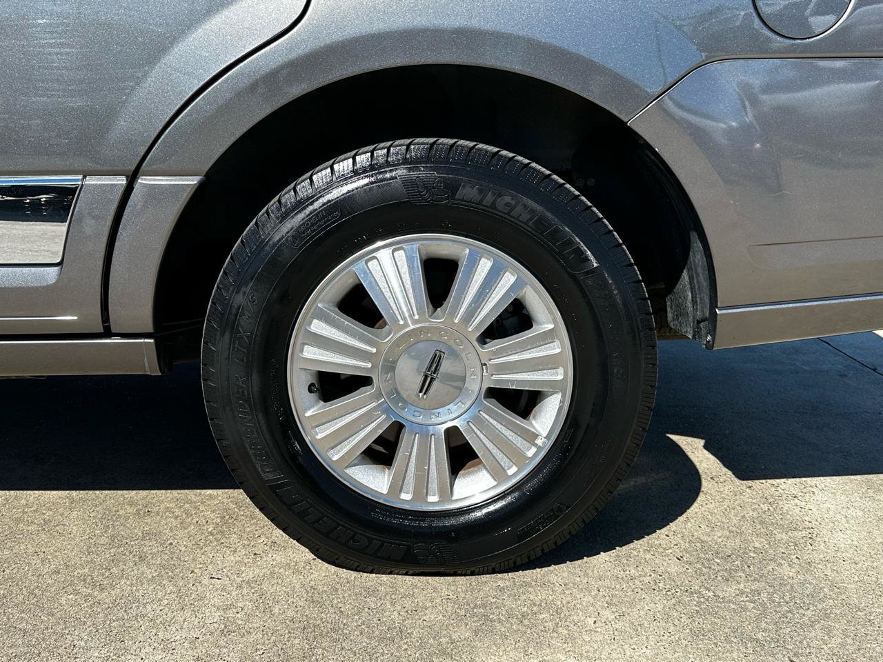 Used 2012 Lincoln Navigator 2WD image 20