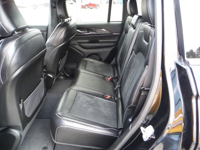 Used 2023 Jeep Grand Cherokee Altitude image 36