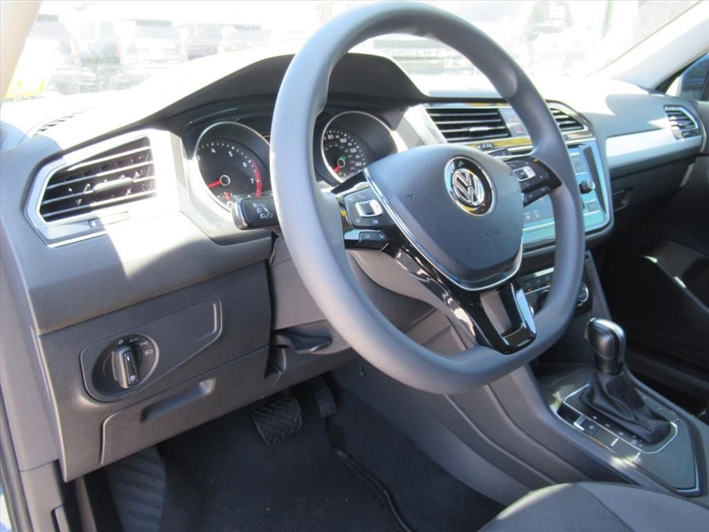 Used 2018 Volkswagen Tiguan S image 16