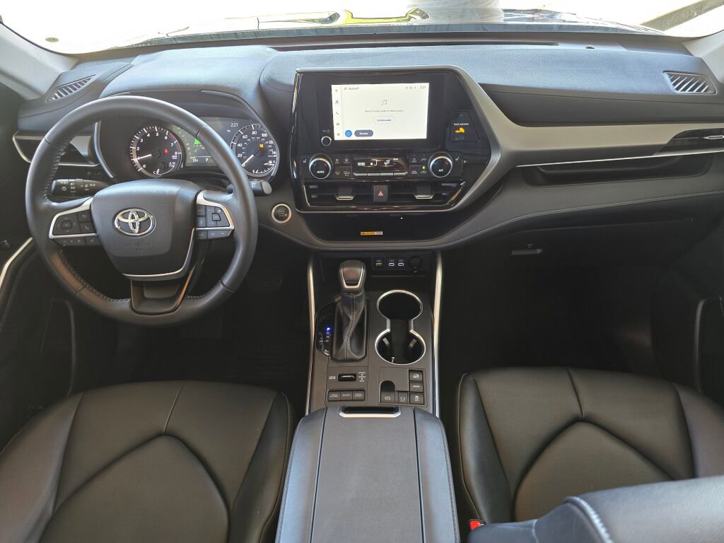 Used 2024 Toyota Highlander XLE AWD/4WD image 21
