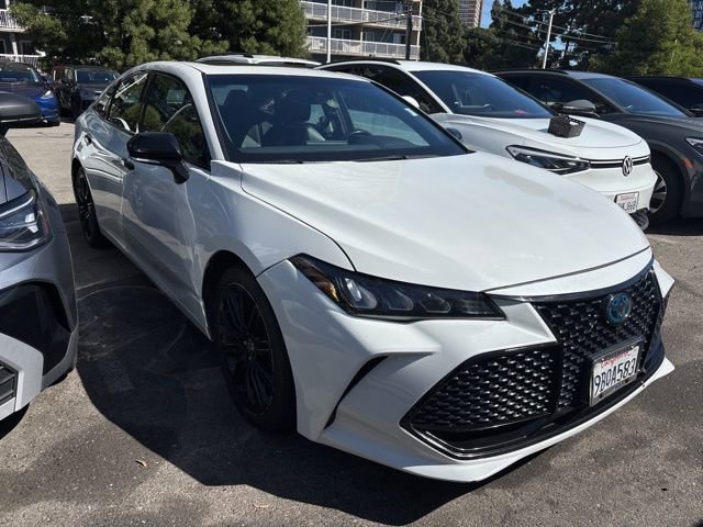 Used 2022 Toyota Avalon XSE image 2