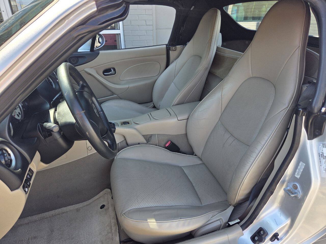 Used 2005 MAZDA MX-5 Miata LS RWD image 9