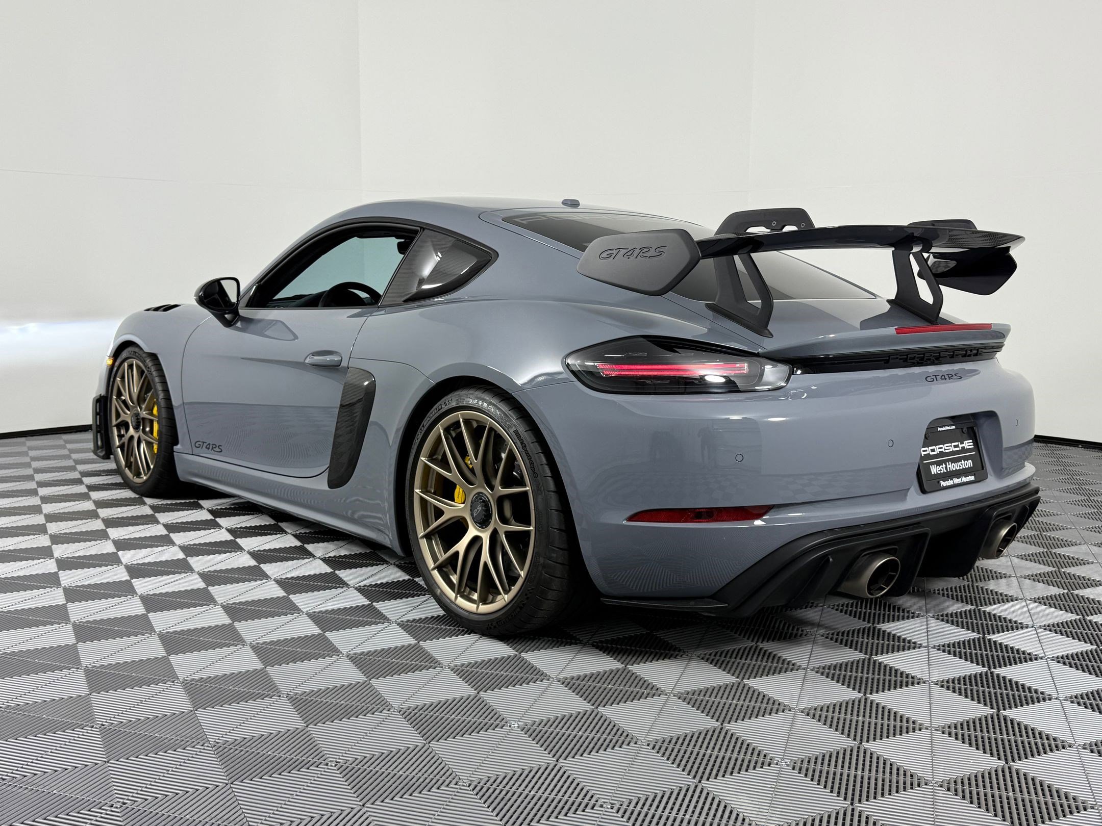 Used 2023 Porsche 718 Cayman GT4 RS image 3