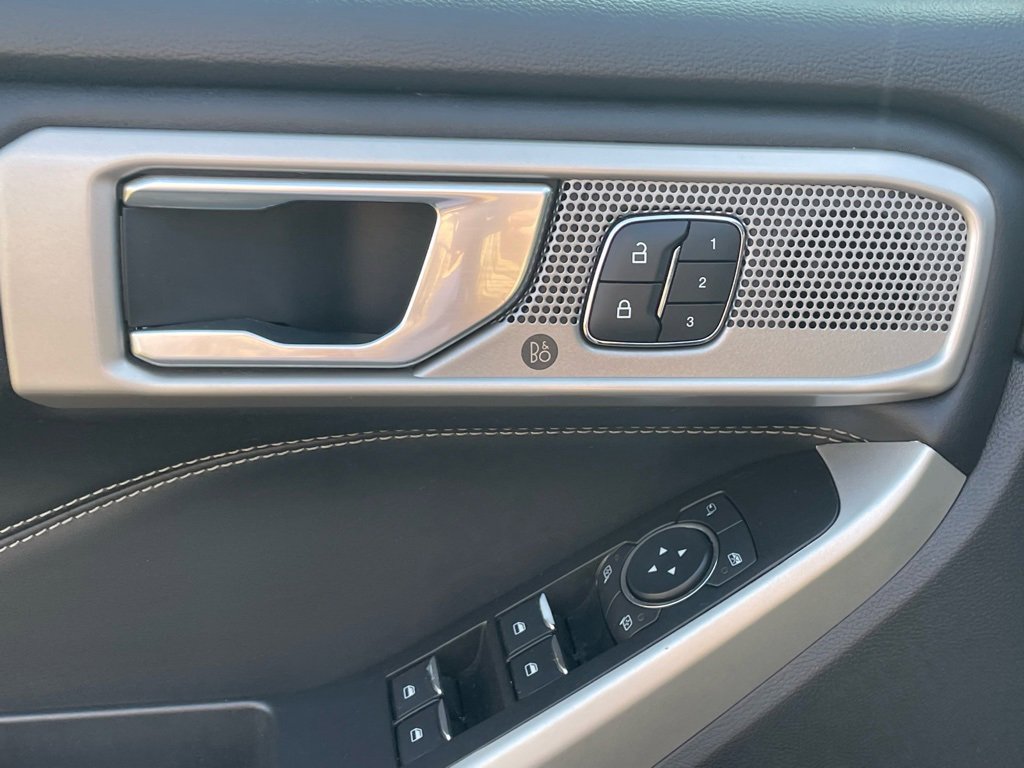 Used 2022 Ford Explorer Limited w/ Equipment Group 301A image 32