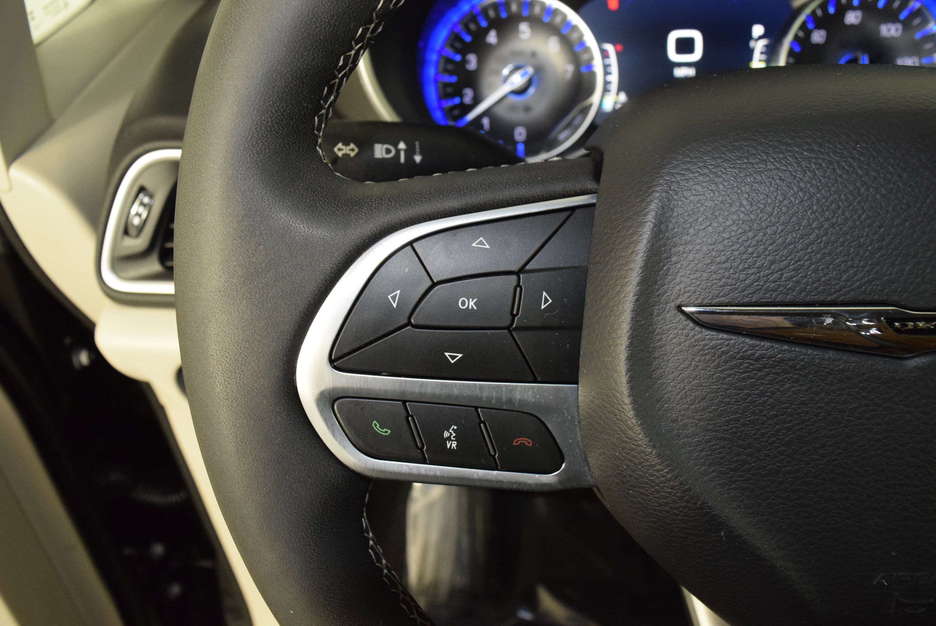 Used 2024 Chrysler Pacifica Touring-L image 15