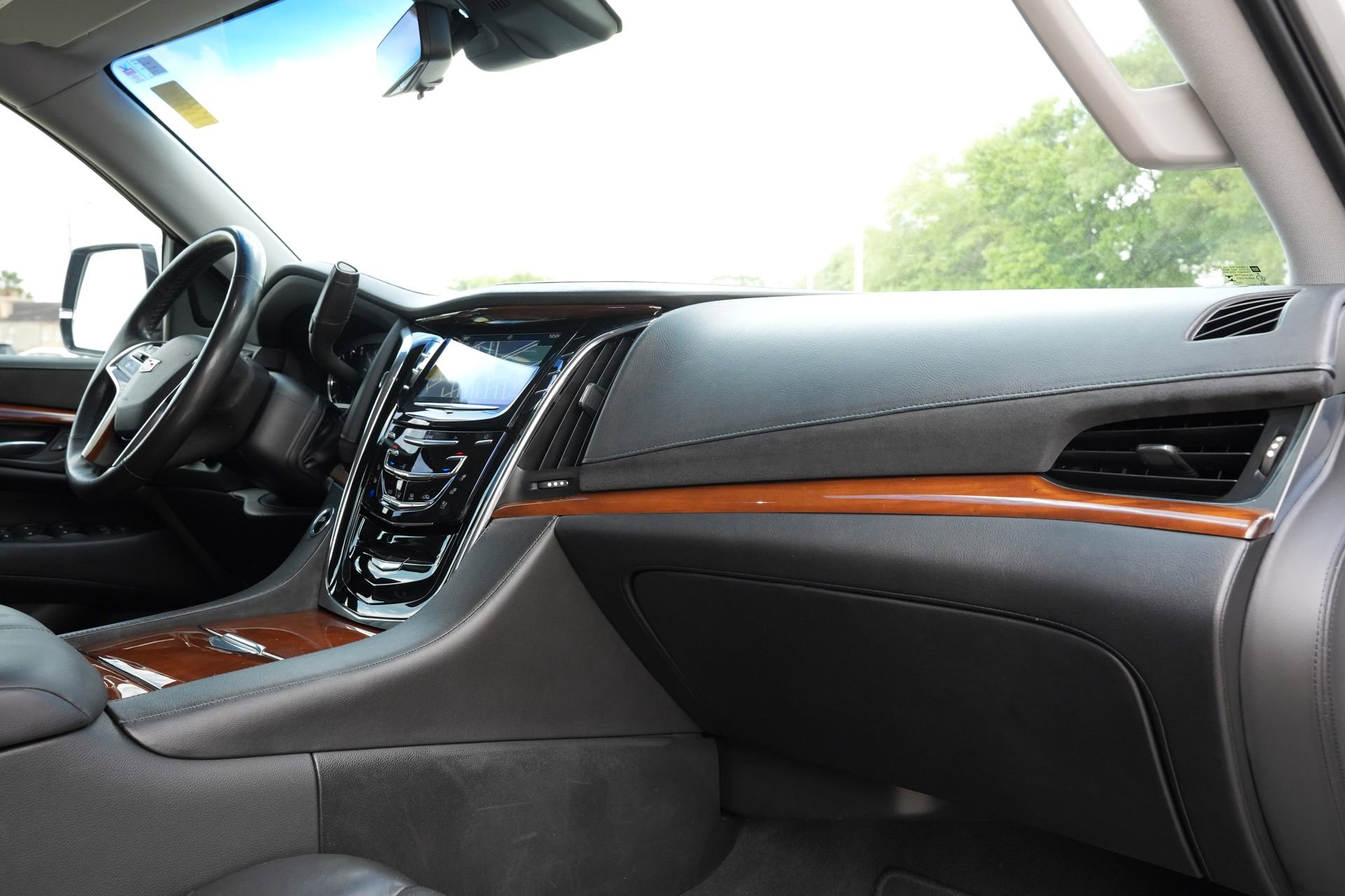 Used 2018 Cadillac Escalade ESV Luxury image 26