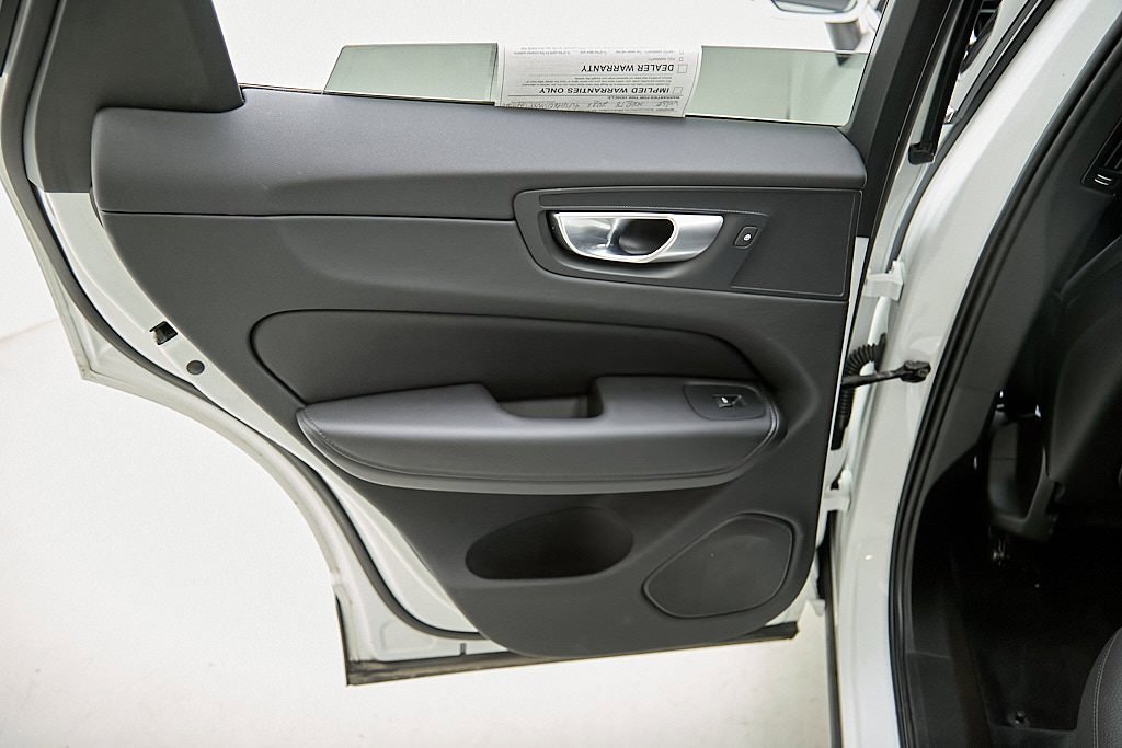 Certified 2023 Volvo XC60 T8 Plus image 18