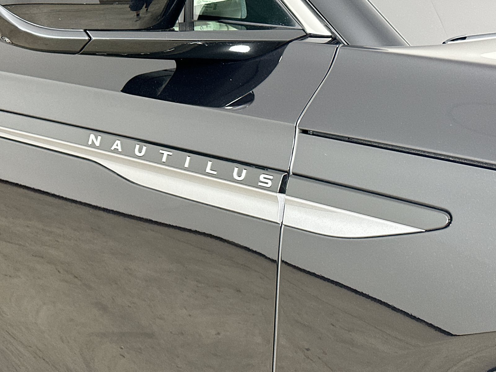 Used 2025 Lincoln Nautilus Black Label w/ Jet Appearance Package AWD/4WD image 9