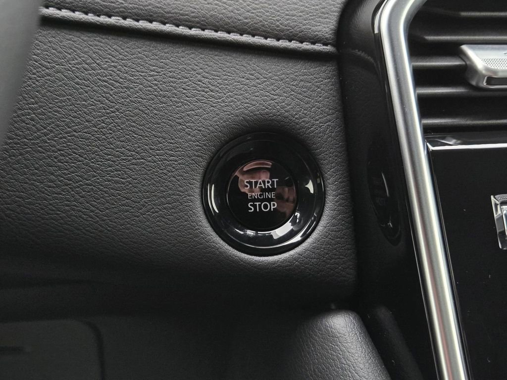 Used 2025 Nissan Armada SL w/ Captain's Chari Seat Package image 11