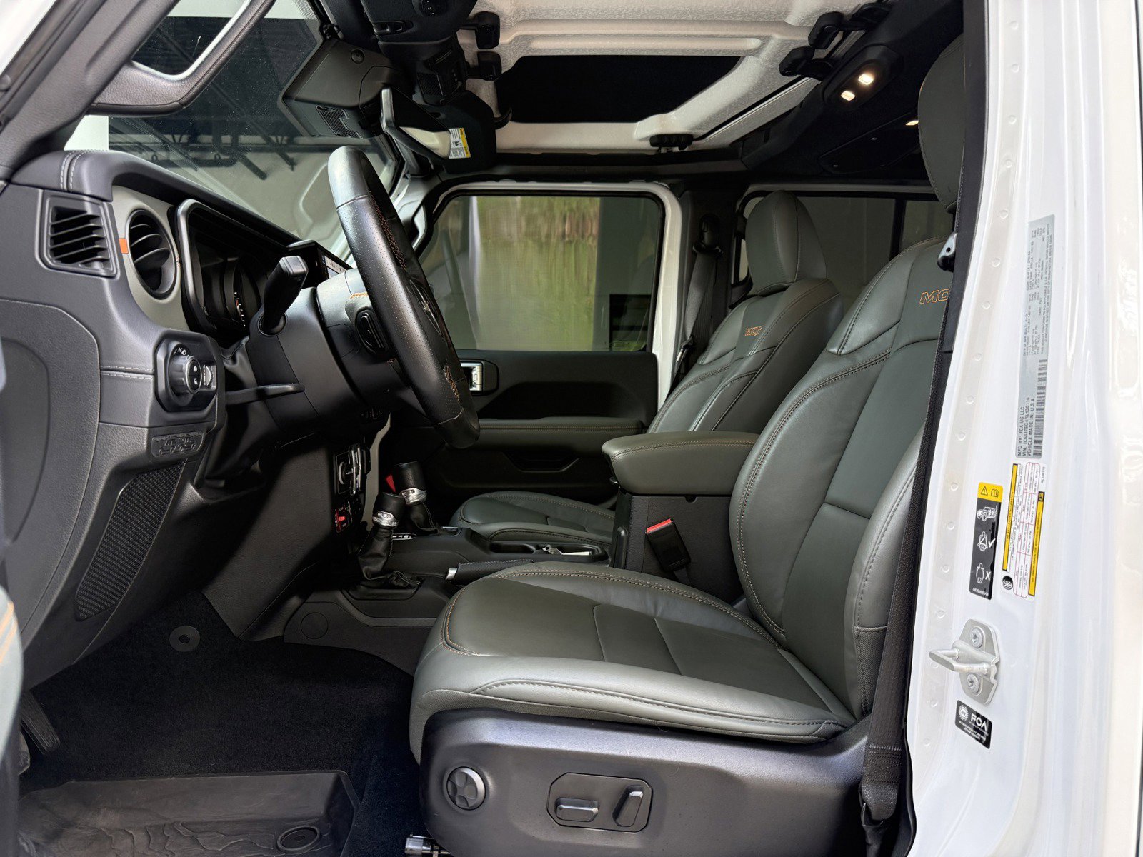 Used 2024 Jeep Gladiator Mojave AWD/4WD image 22