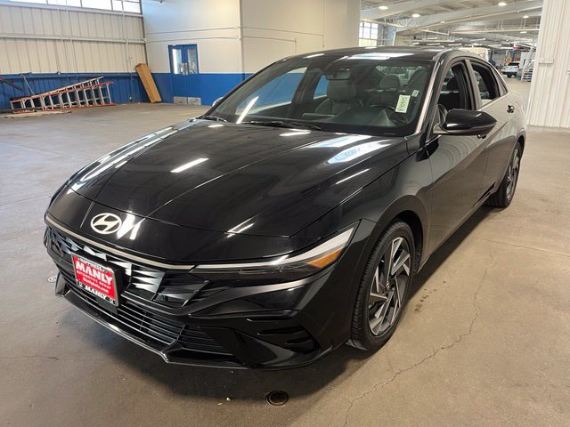 Used 2025 Hyundai Elantra Limited FWD image 7