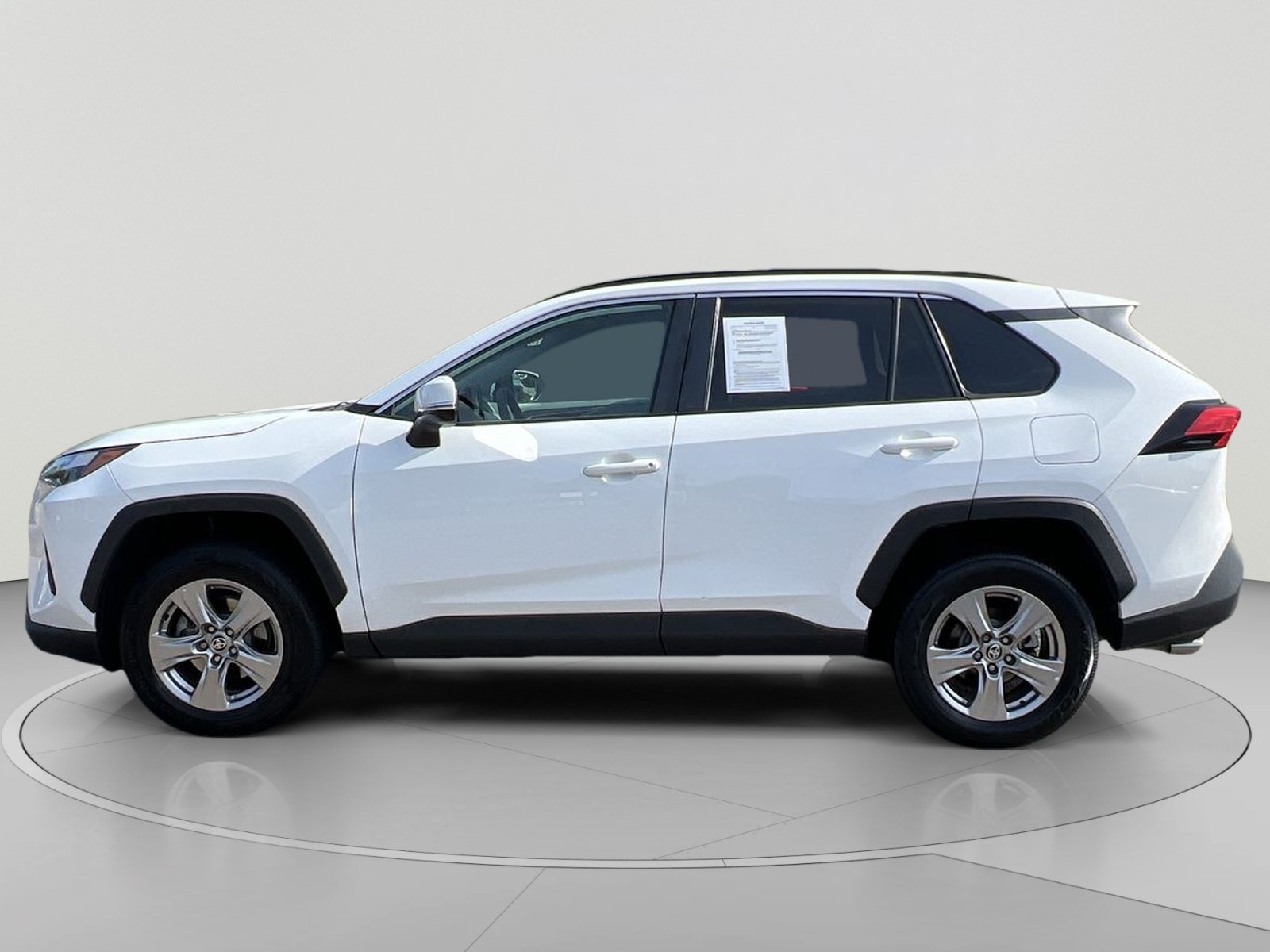 Used 2022 Toyota RAV4 XLE w/ Convenience Package AWD/4WD image 2