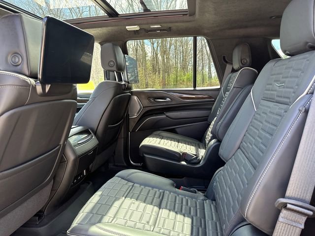 Used 2023 Cadillac Escalade Sport Platinum w/ LPO, ONYX Package image 18