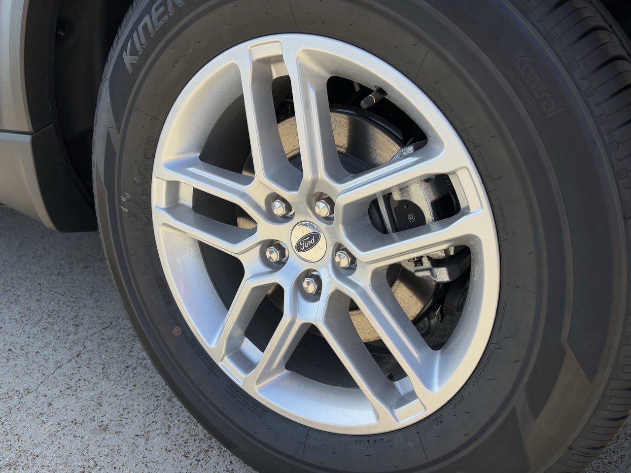 New 2026 Ford Explorer Active RWD image 10