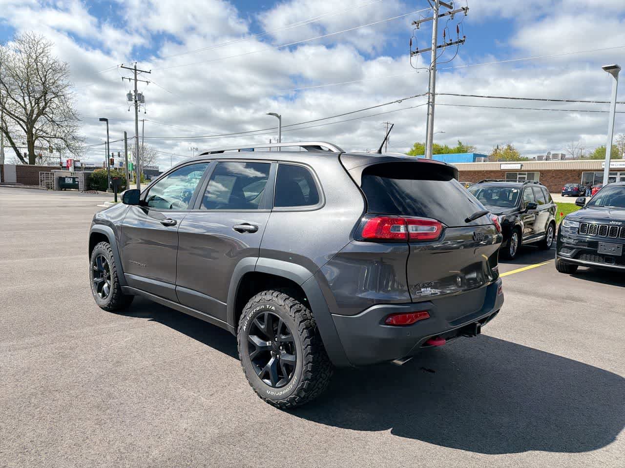 Used 2015 Jeep Cherokee Trailhawk w/ Comfort/Convenience Group AWD/4WD image 11
