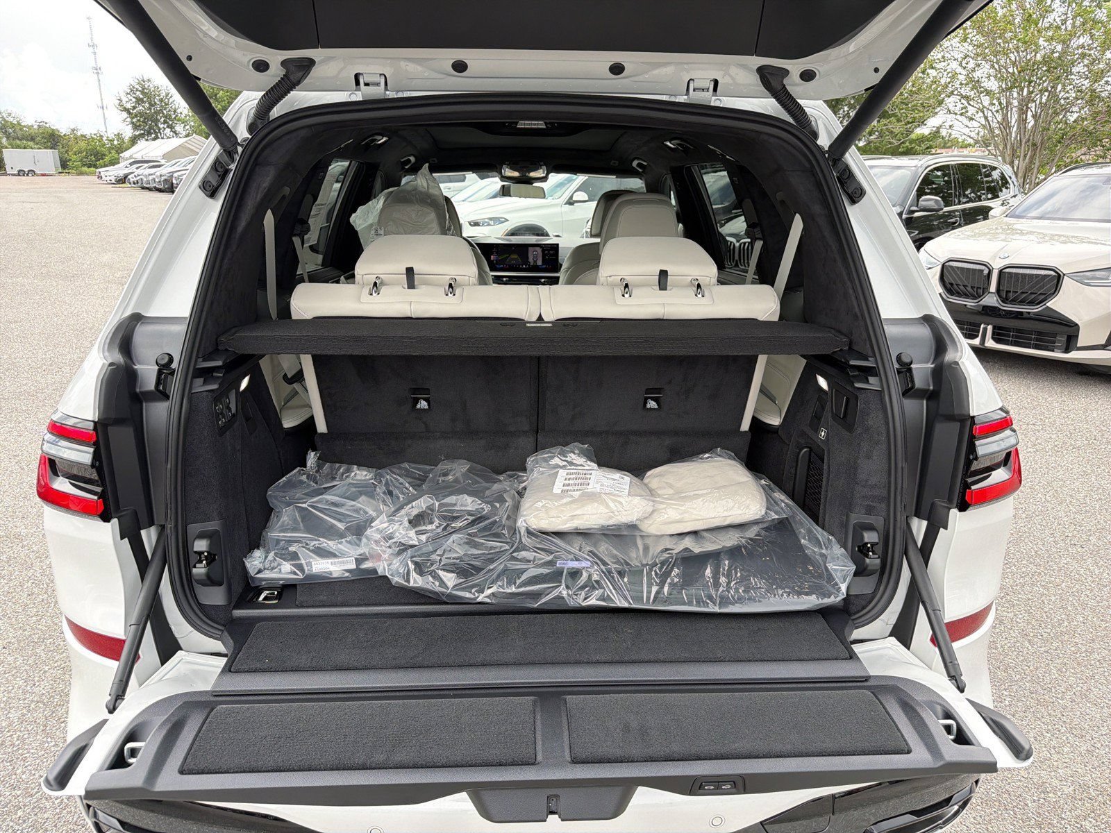 New 2027 BMW X7 xDrive40i w/ Executive Package AWD/4WD image 12