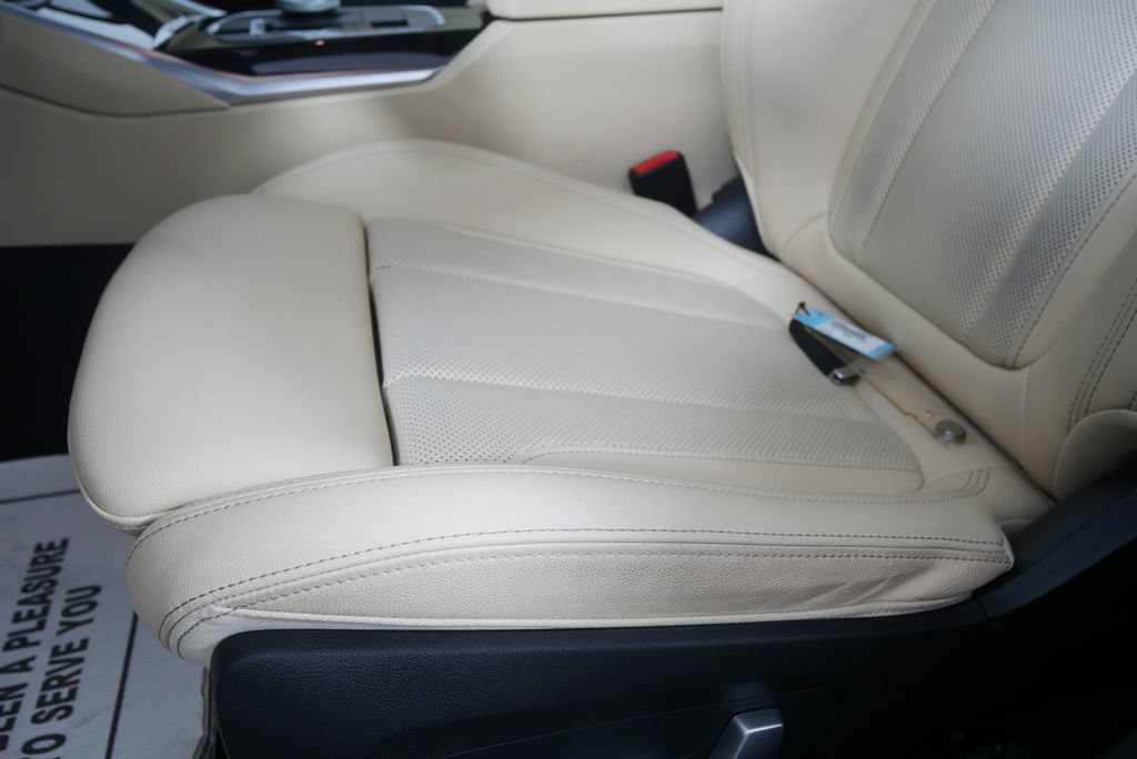 Certified 2023 BMW 330i Sedan w/ Parking Assistance Package RWD image 9