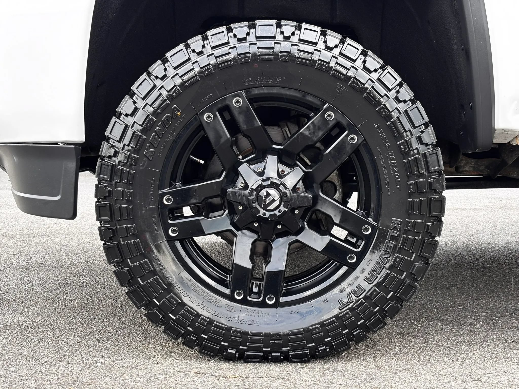 Used 2015 GMC Sierra 2500 Denali w/ Duramax Plus Package AWD/4WD image 12