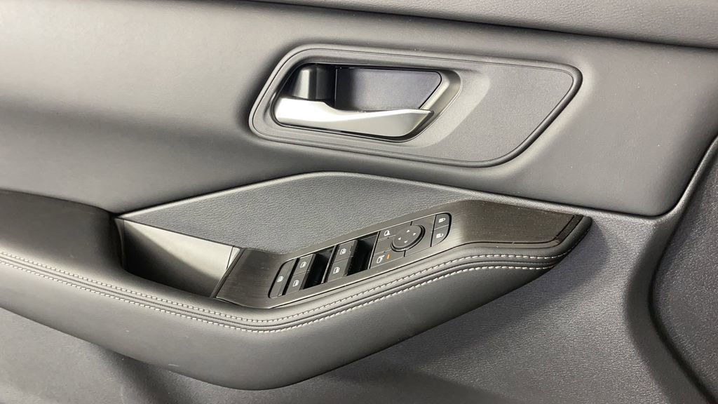 New 2025 Nissan Rogue SV image 29