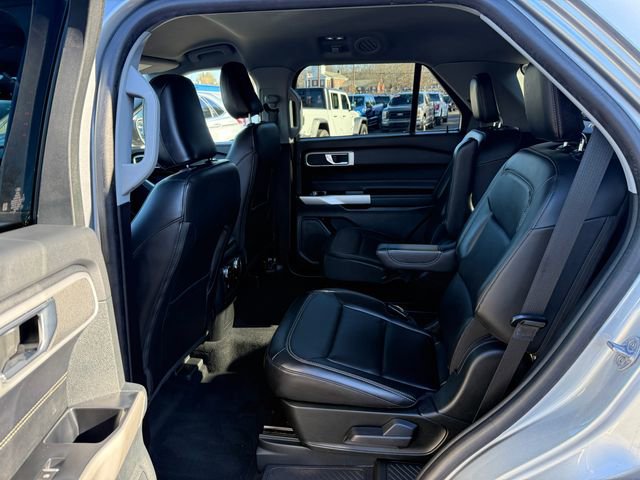 Used 2022 Ford Explorer XLT w/ Equipment Group 202A image 4