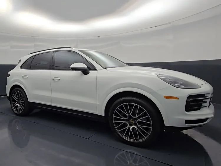 Used 2022 Porsche Cayenne AWD/4WD image 2