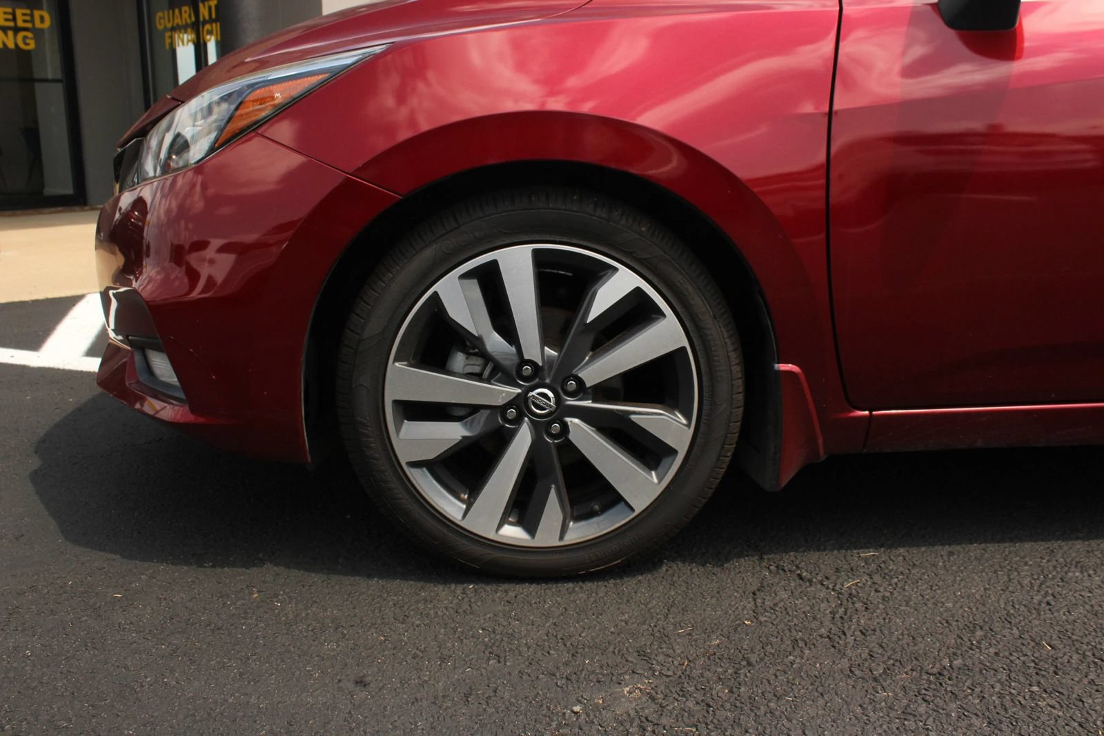 Used 2020 Nissan Versa SR FWD image 3