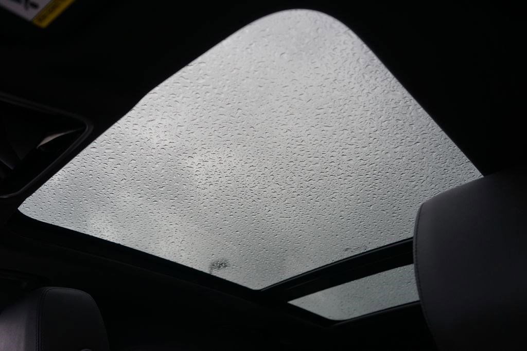 Used 2025 Land Rover Range Rover Velar Dynamic SE image 21